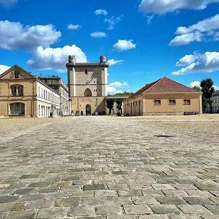 Du Chateau De * Βενσέν